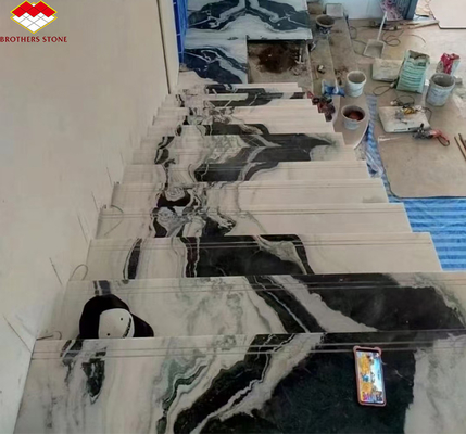 Escadas de mármore branco Panda personalizadas de pedra natural para o design de escadas retas
