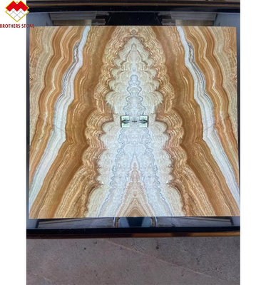 Estilo de design moderno retroiluminado Oníx amarelo Livro combinado com a laje de oníx natural do tigre moderno
