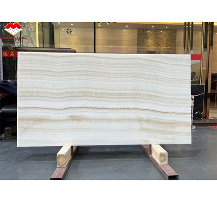 Painel de parede de banheiro de hotel de design moderno com luz de fundo de pedra natural branco mármore de ônix