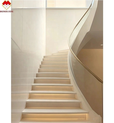 Escadas curvas antiderrapante de mármore bege para interiores