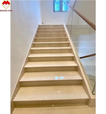 Escadas curvas antiderrapante de mármore bege para interiores