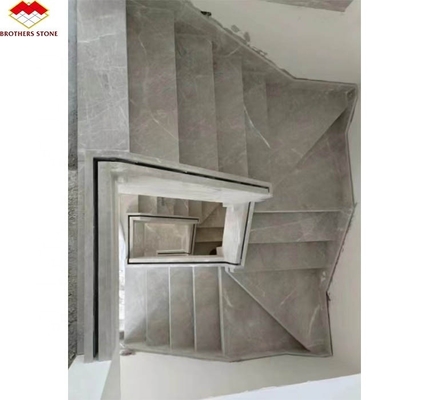 Escadaria reta de pedra natural, azulejos de escada antiderrapante de mármore cinza para interiores