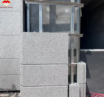 Modern Flamed Chinese Grey Granite Stone Veneer Cut to Size para revestimento de parede exterior