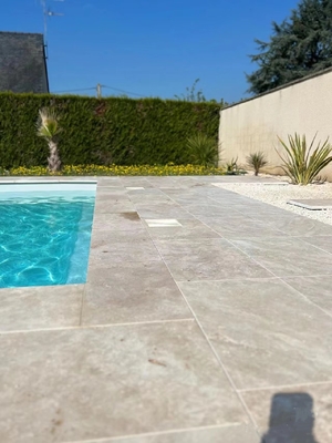 Estilo de Design Moderno Travertino Prateado Natural Pedra Marfim Chapa Deck para Piscinas