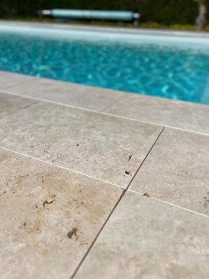 Estilo de Design Moderno Travertino Prateado Natural Pedra Marfim Chapa Deck para Piscinas