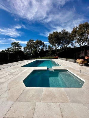 Estilo de Design Moderno Travertino Prateado Natural Pedra Marfim Chapa Deck para Piscinas