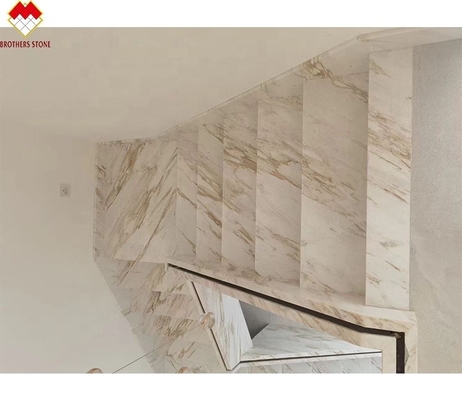 Tamanho personalizado Venus Ouro Calacatta Escalinha Espiral de Mármore Tread Interior Luz LED Moderna e Design Antiderrapante