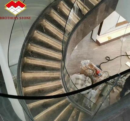 Escalinhas de pedra natural em estilo europeu moderno com azulejos polidos grandes cortados ao tamanho