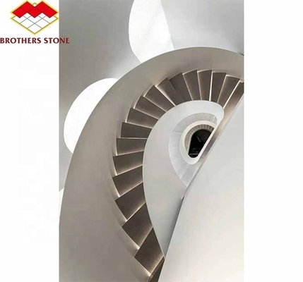 Escalinhas em espiral de mármore natural com pisos polidos e estilo moderno