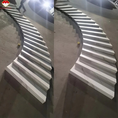 Escalinhos de ranhuras antiderrapante Padrões de Calacatta Escadas de pedra sinterizada com iluminação led
