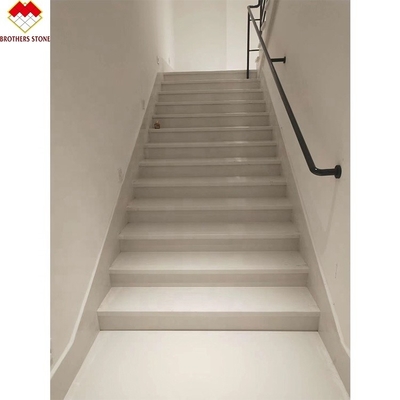 Escalinha de mármore branco personalizada com desenhos de elevador Reboque de vidro em desenho espiral