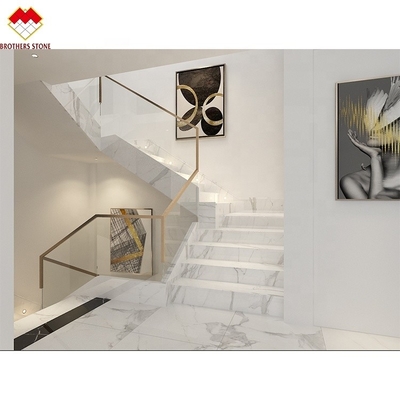 Escalinha de mármore branco personalizada com desenhos de elevador Reboque de vidro em desenho espiral