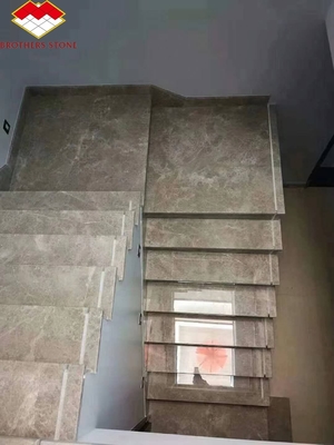 Escalinha de mármore branco personalizada com desenhos de elevador Reboque de vidro em desenho espiral
