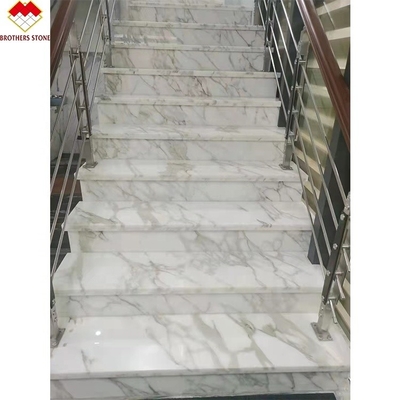 Escalinha de mármore branco personalizada com desenhos de elevador Reboque de vidro em desenho espiral