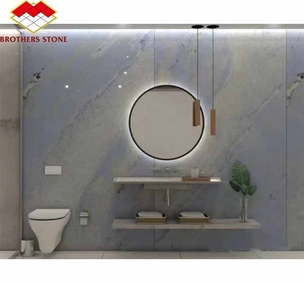 Melhore o seu salão de escadas com revestimento de pedra de ónix de gelo azul de 20 mm e luz de fundo