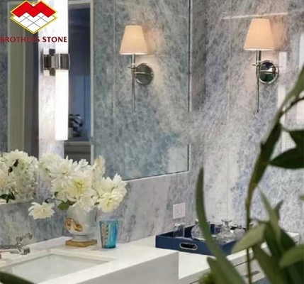 Melhore o seu salão de escadas com revestimento de pedra de ónix de gelo azul de 20 mm e luz de fundo