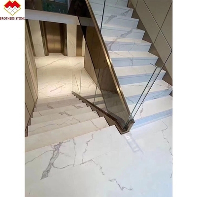 Desenho Europeu Grãos Brancos Cinzentos Escadas esculpidas em mármore Trepadores e elevadores Estilo moderno Escalões interiores decorativos de aço reto