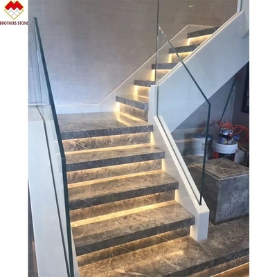 Desenho Europeu Grãos Brancos Cinzentos Escadas esculpidas em mármore Trepadores e elevadores Estilo moderno Escalões interiores decorativos de aço reto
