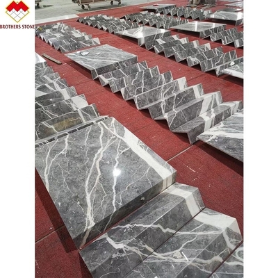 Escalinha de arco esculpida para interiores
