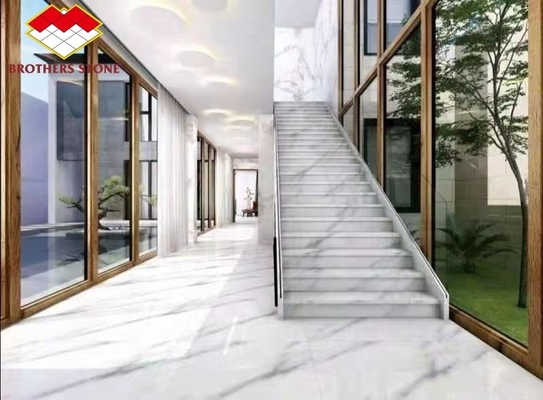 Escalinha de arco esculpida para interiores