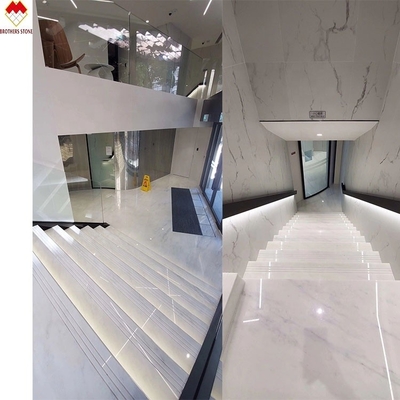 Escalinha de arco esculpida para interiores