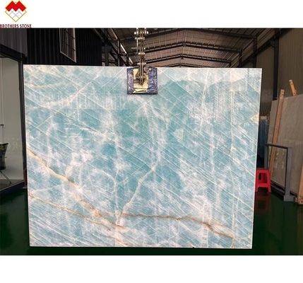 Bela placa de ônix de cristal azul iluminada por trás perfeita para decoração moderna de casa e hotel