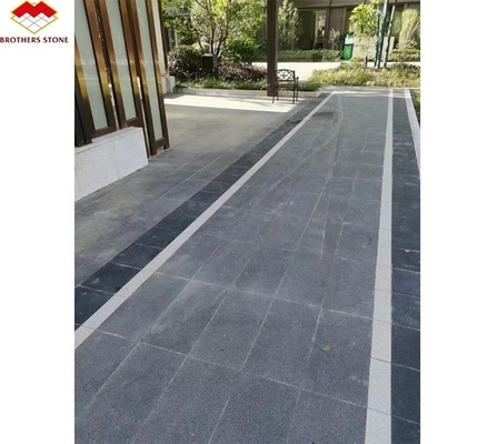 Chapa de granito chinês cortada ao tamanho para piso exterior 30mm pedra polida de fogo