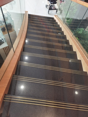 Cozinha de hotel balcão e escadas cortadas à medida Indian Black Star Galaxy Granite Slabs