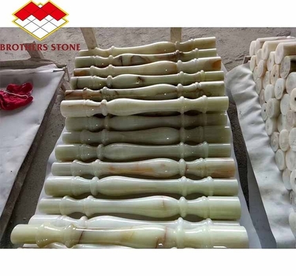 Manutenção de mármore de ônix branco e verde para escada Coluna de balaustradas polidas modernas