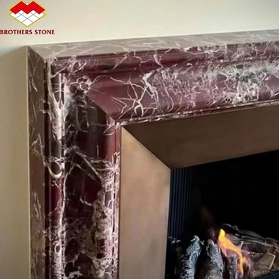 Manteiga de pedra interior para lareira de mármore violeta moderna em sala de estar de luxo