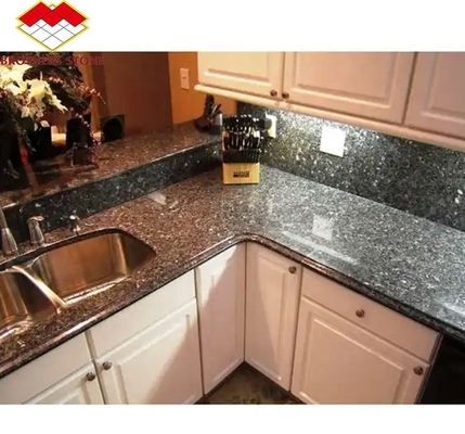 Tabuleiros de granito cortados ao tamanho perfeitos para a renovação moderna da cozinha