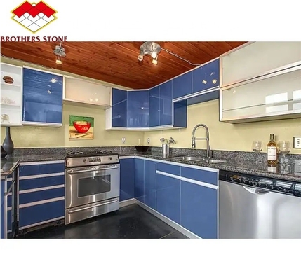 Tabuleiros de granito cortados ao tamanho perfeitos para a renovação moderna da cozinha