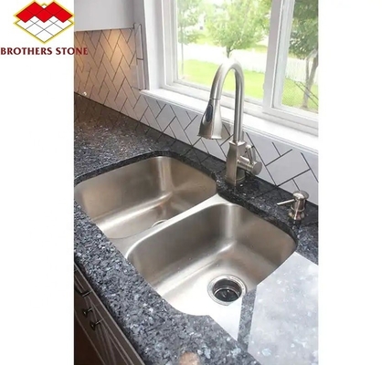 Tabuleiros de granito cortados ao tamanho perfeitos para a renovação moderna da cozinha