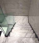 As escadas pisam a telha personalizada fábrica da laje da pedra do mármore da etapa e do tamanho de China dos montantes