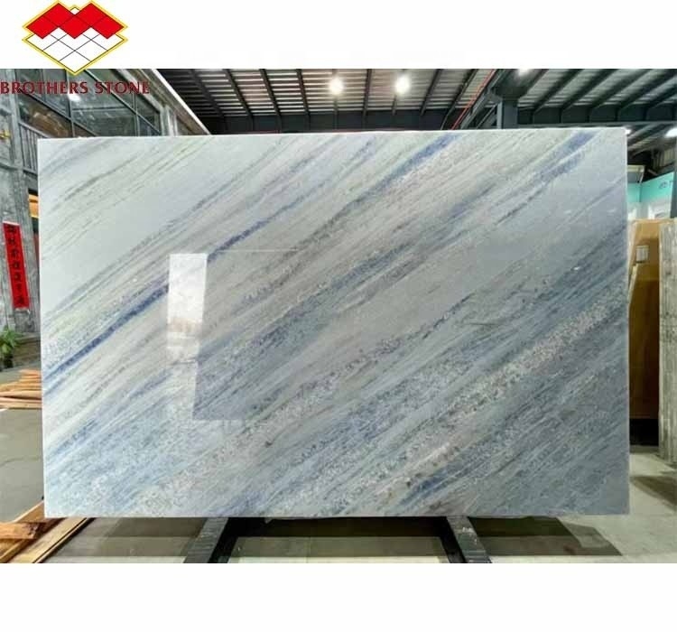 Melhore o seu salão de escadas com revestimento de pedra de ónix de gelo azul de 20 mm e luz de fundo
