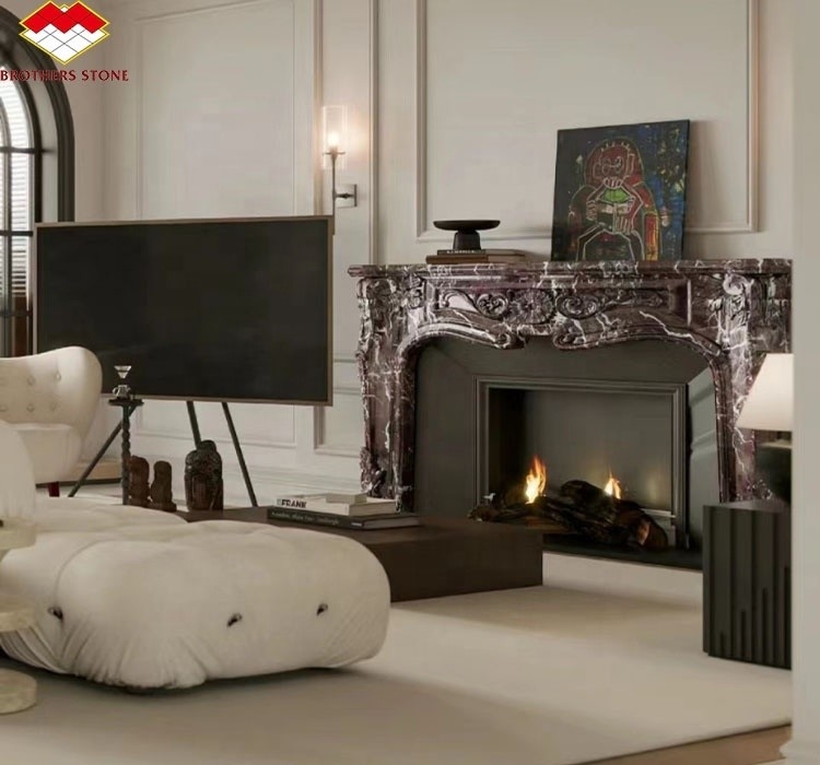 Manteiga de pedra interior para lareira de mármore violeta moderna em sala de estar de luxo